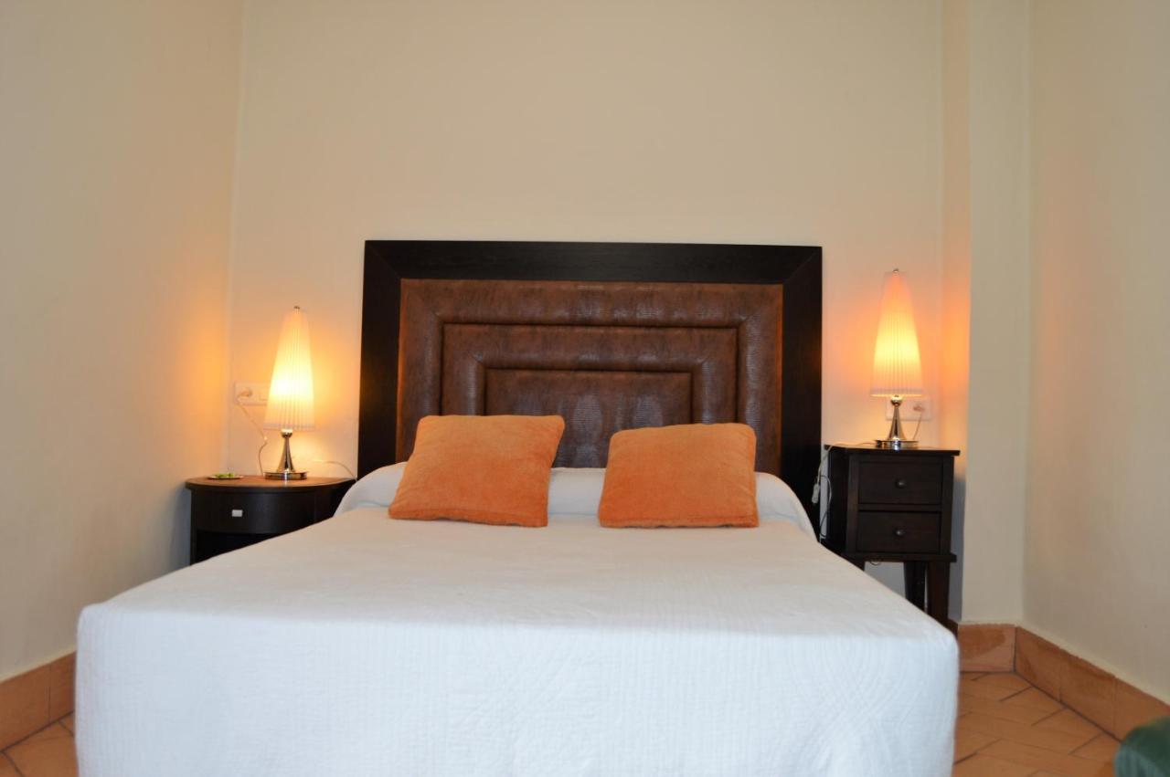 Apartamentos Turisticos - Hostal Los Alisos Алиседа Экстерьер фото