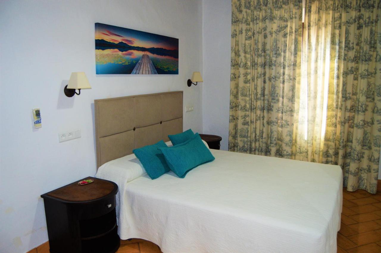Apartamentos Turisticos - Hostal Los Alisos Алиседа Экстерьер фото