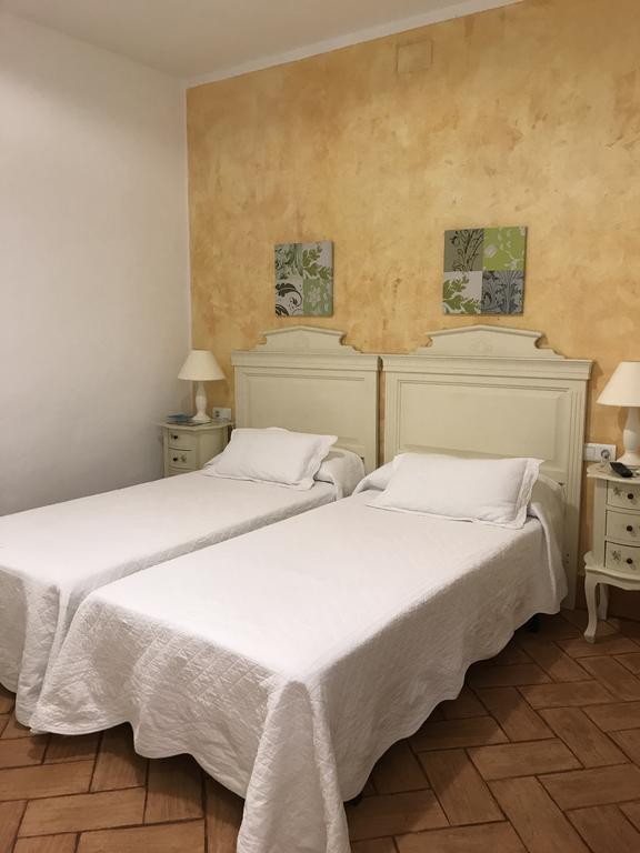 Apartamentos Turisticos - Hostal Los Alisos Алиседа Экстерьер фото